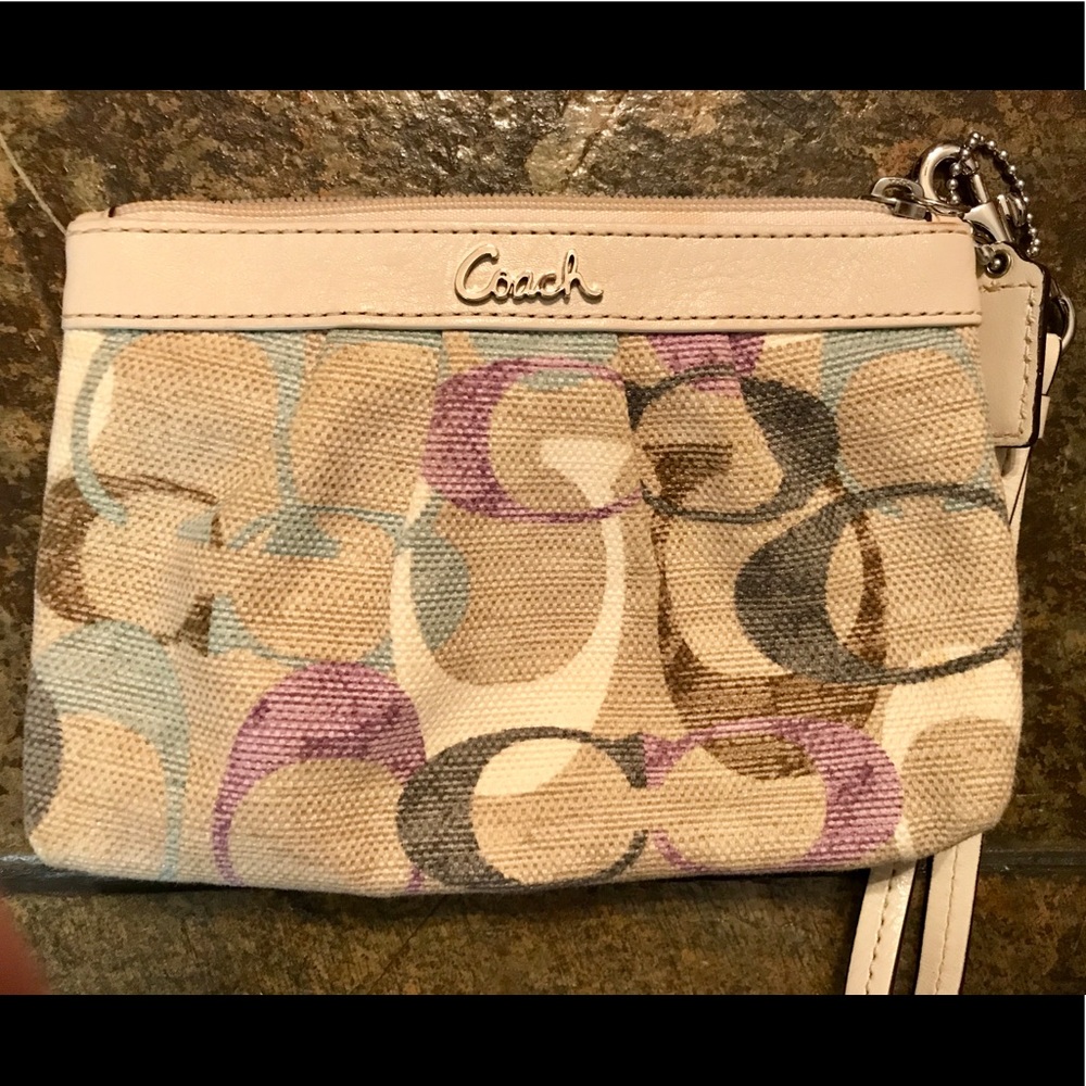  COACH Signature Wristlet 